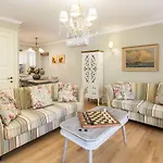 Alexandra\'S House